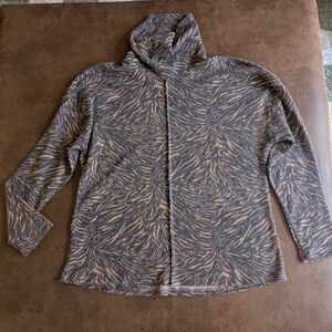 Tiger Turtleneck Size Small.